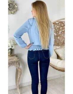 Blouse Bleue Ciel Smockée "volants Et Broderies"