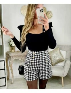 Mon Body Noir "col Carré Et Boutons Dorés" 7 Mon Body Noir "col Carré Et Boutons Dorés" -Elegance Douce Boutique mon body noir col carre et boutons dores 2