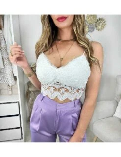 Mon Crop Top Blanc " Jolies Broderies" -Elegance Douce Boutique mon crop top blanc jolies broderies 1