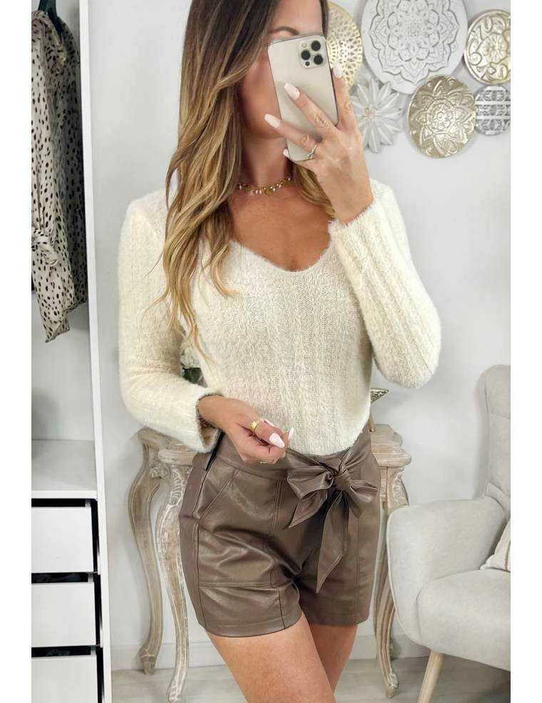 Mon Petit Short Taupe Style Cuir Et Sa Ceinture 3 Mon Petit Short Taupe Style Cuir Et Sa Ceinture