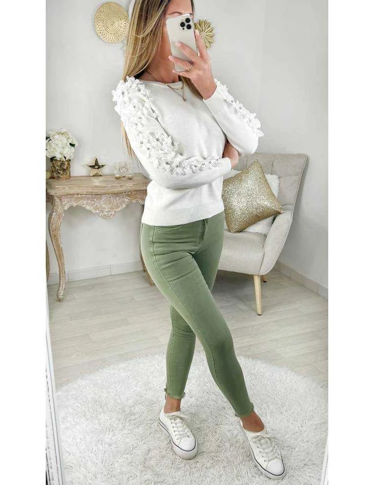 Mon Pull Blanc Tout Doux " Petals & Strass" 4 Mon Pull Blanc Tout Doux " Petals & Strass" – Image 2