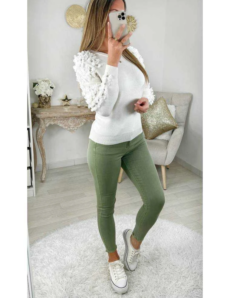 Mon Pull Blanc Tout Doux " Petals & Strass" 3 Mon Pull Blanc Tout Doux " Petals & Strass"