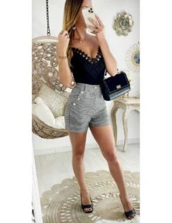 Mon Short Taille Haute Black Vichy Et Boutons Dorés -Elegance Douce Boutique mon short taille haute black vichy et boutons dores 1