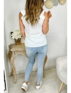 Mon Top Blanc " Col Brodé Et Petits Volants" -Elegance Douce Boutique mon top blanc col brode et petits volants 3